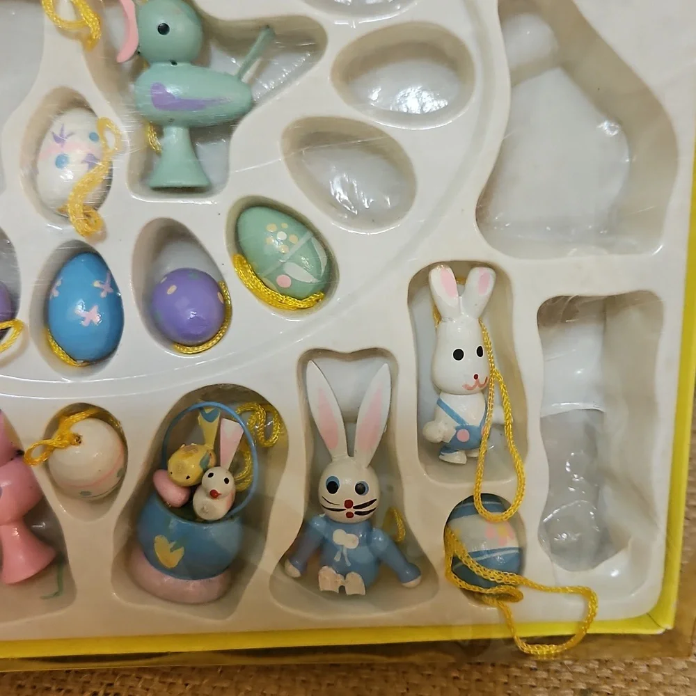 67 Vintage Hobby Lobby Mini  Easter Bunny & Egg Painted Wood Ornaments - Picture 8 of 10